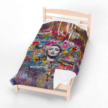Rebel Queen Velveteen Plush Blanket — Vibrant Pop Art Graffiti Throw