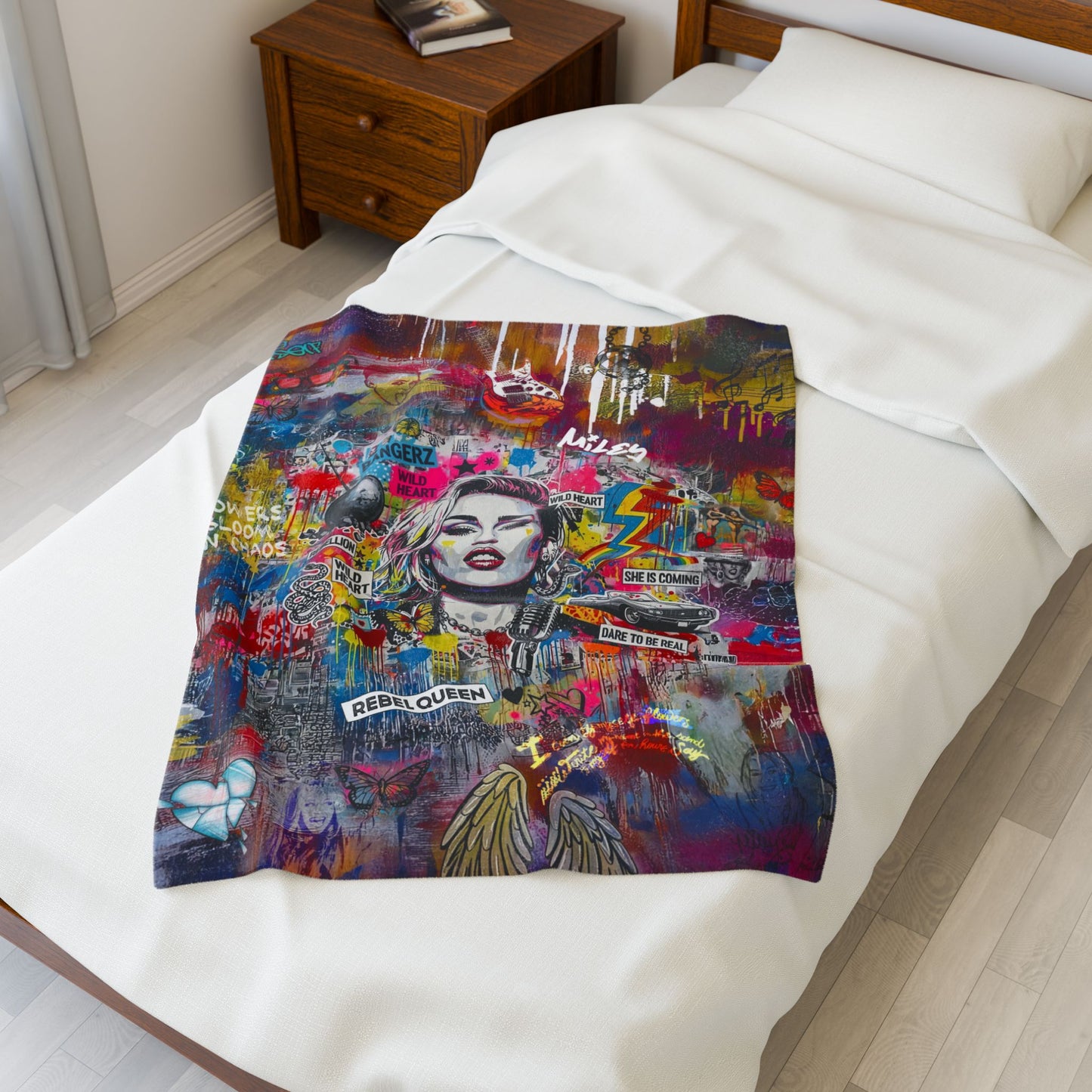 Rebel Queen Velveteen Plush Blanket — Vibrant Pop Art Graffiti Throw