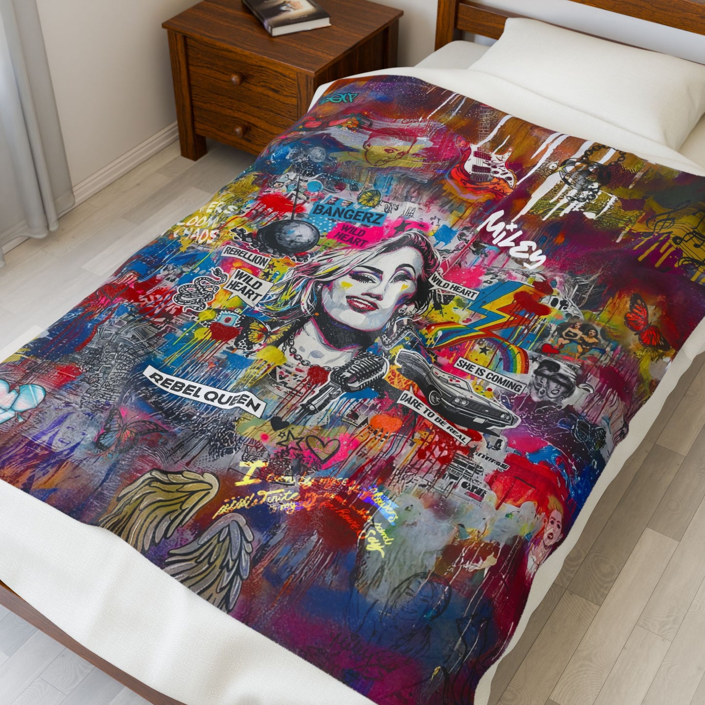 Rebel Queen Velveteen Plush Blanket — Vibrant Pop Art Graffiti Throw